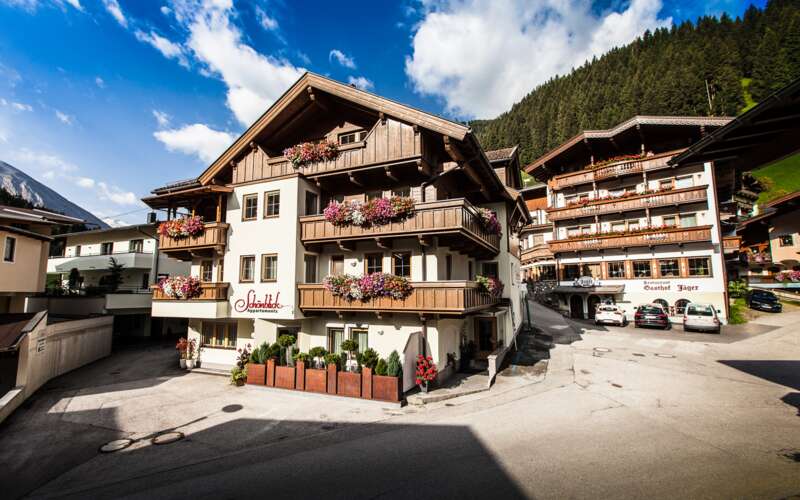 Booking Guest Review Award Tux